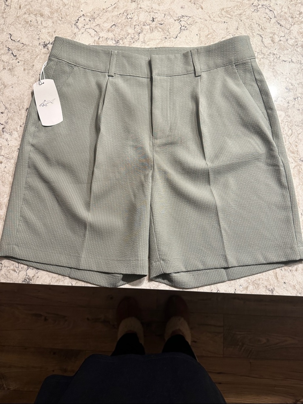 NWT. Women’s Greg Norman green seersucker shorts. Size 6